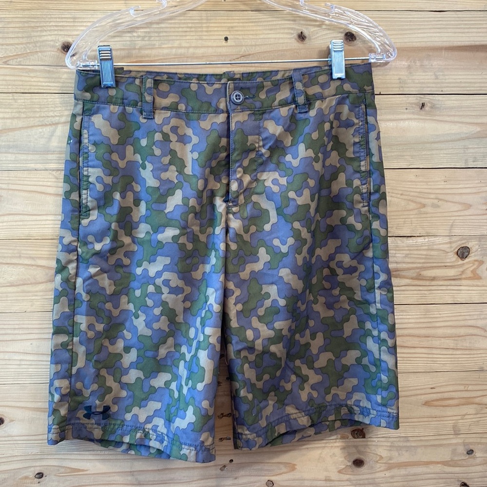 Youth large camo board shorts like new. Under Armor. Pockets.